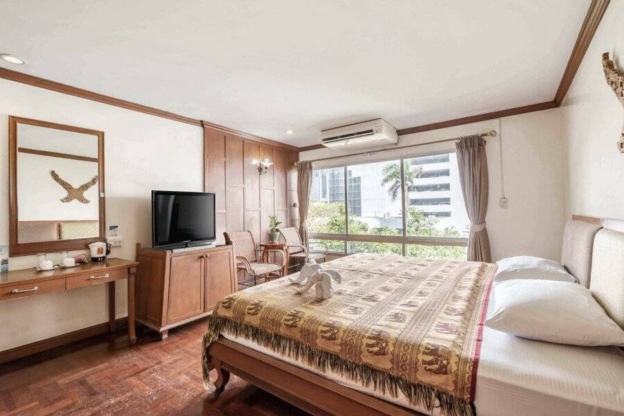 Royal Ivory Sukhumvit Nana hotel bedroom