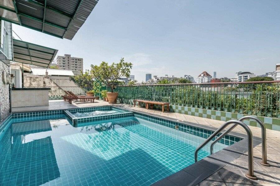 Royal Ivory Sukhumvit Nana outdoor pool