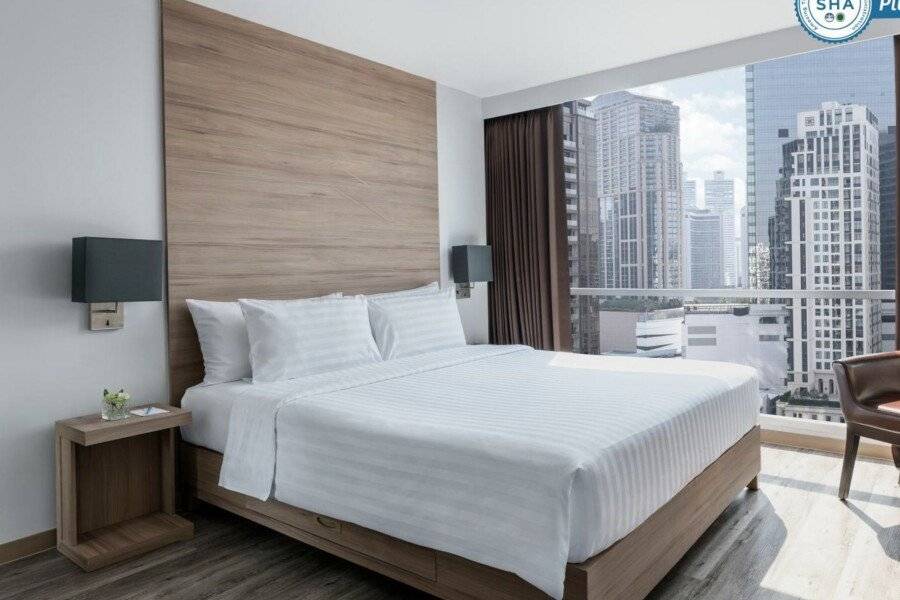 Adelphi Grande Sukhumvit hotel bedroom