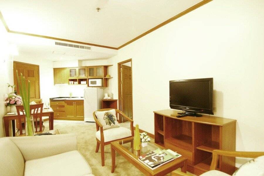 Grand Diamond Suites Hotel hotel bedroom