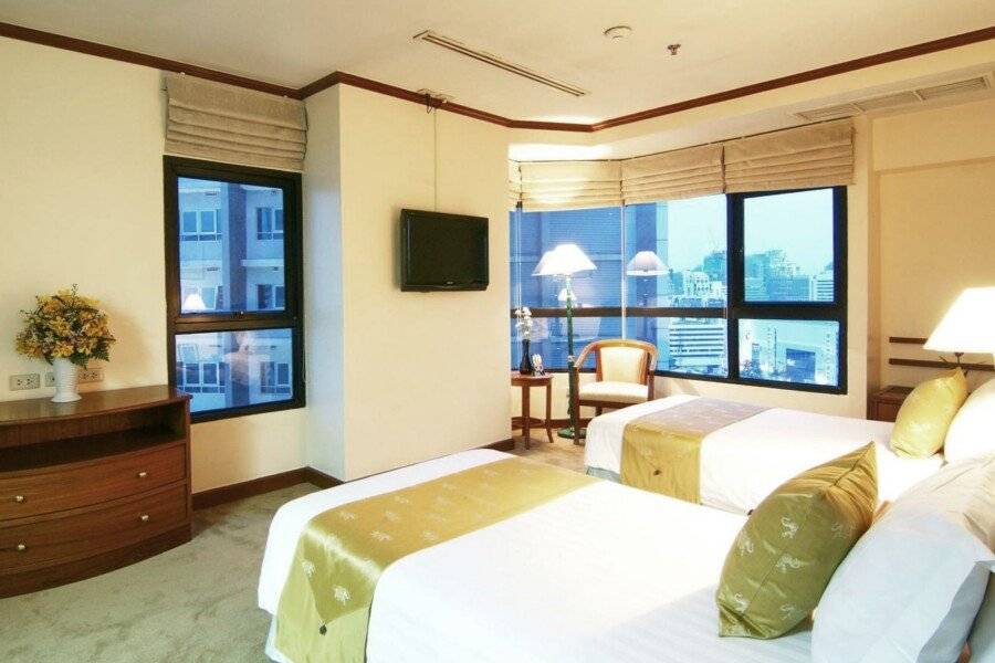 Grand Diamond Suites Hotel hotel bedroom