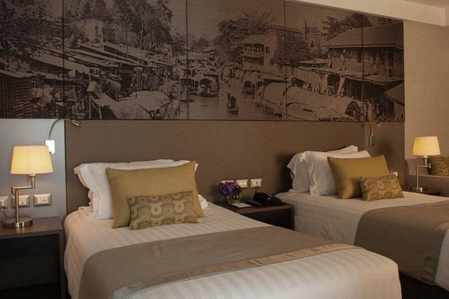 Grand Diamond Suites Hotel hotel bedroom