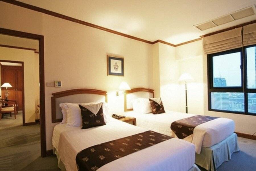 Grand Diamond Suites Hotel hotel bedroom