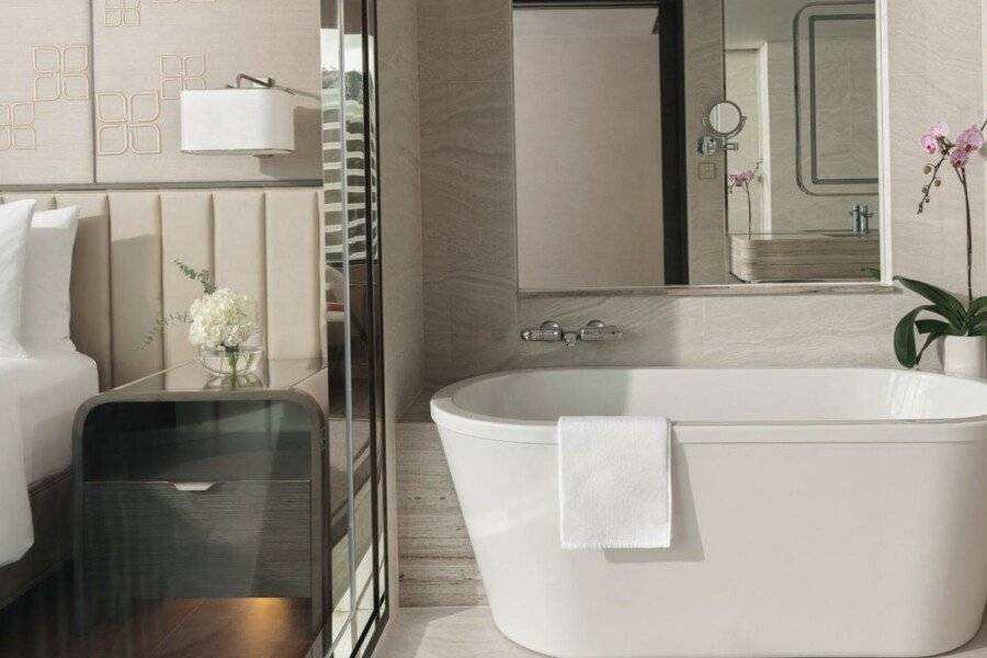 InterContinental, an IHG Hotel hotel bedroom, bathtub