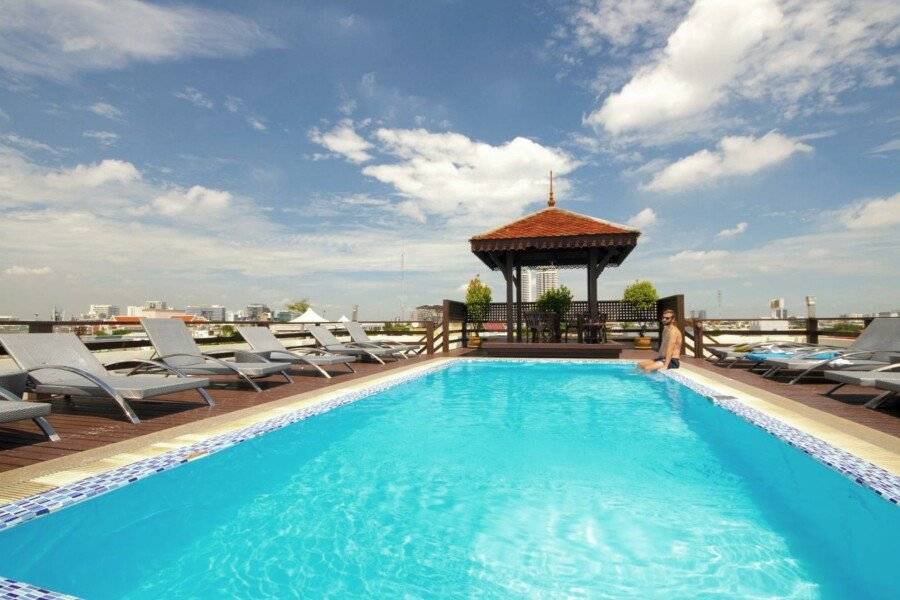 Khaosan Palace Hotel rooftop pool, outdoor pool