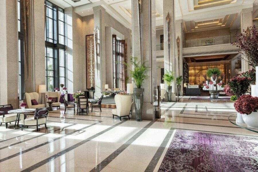 Siam Kempinski Hotel lobby