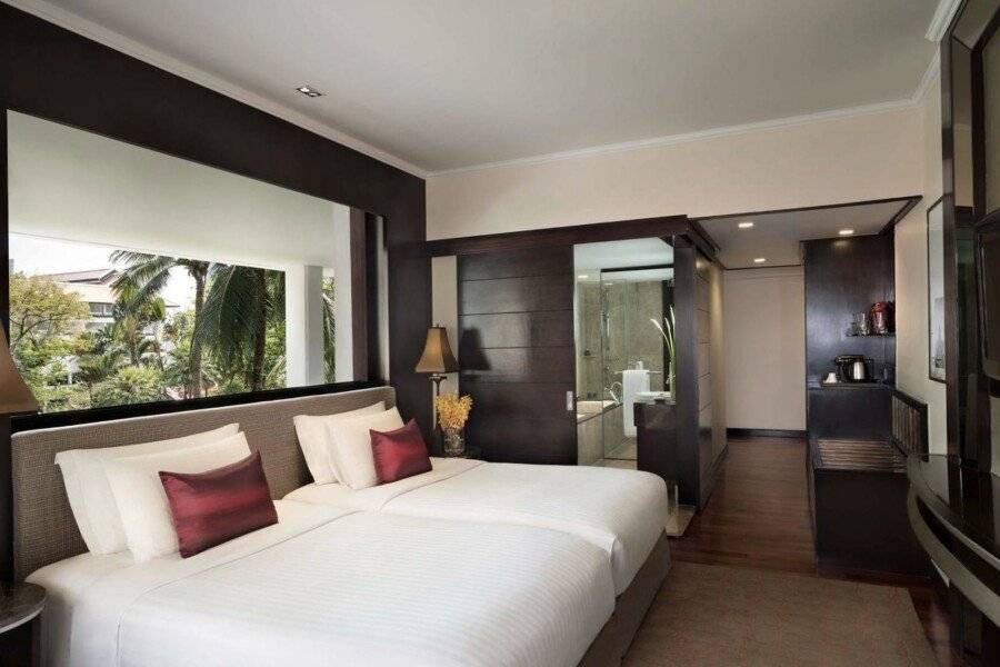 Anantara Riverside Resort hotel bedroom