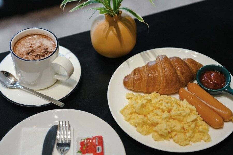 Lub d Siam - Opposite MBK & Next to Skytrain - Perfect for shopping lovers! breakfast