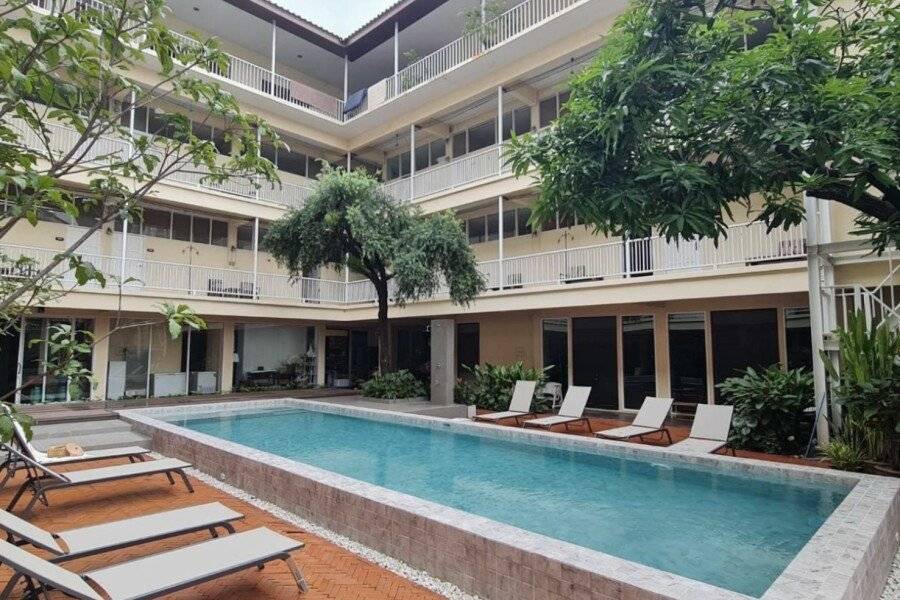 Feung Nakorn Balcony Rooms and Cafe outdoor pool,garden