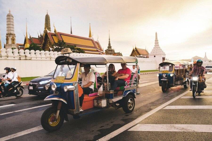 Feung Nakorn Balcony Rooms and Cafe 