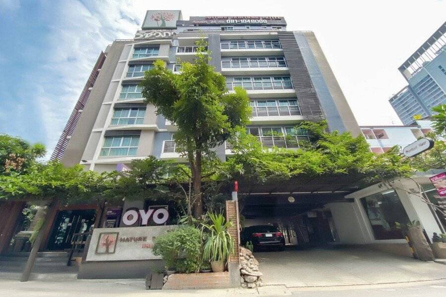 Super OYO Capital O 564 Nature Boutique Hotel facade, parking