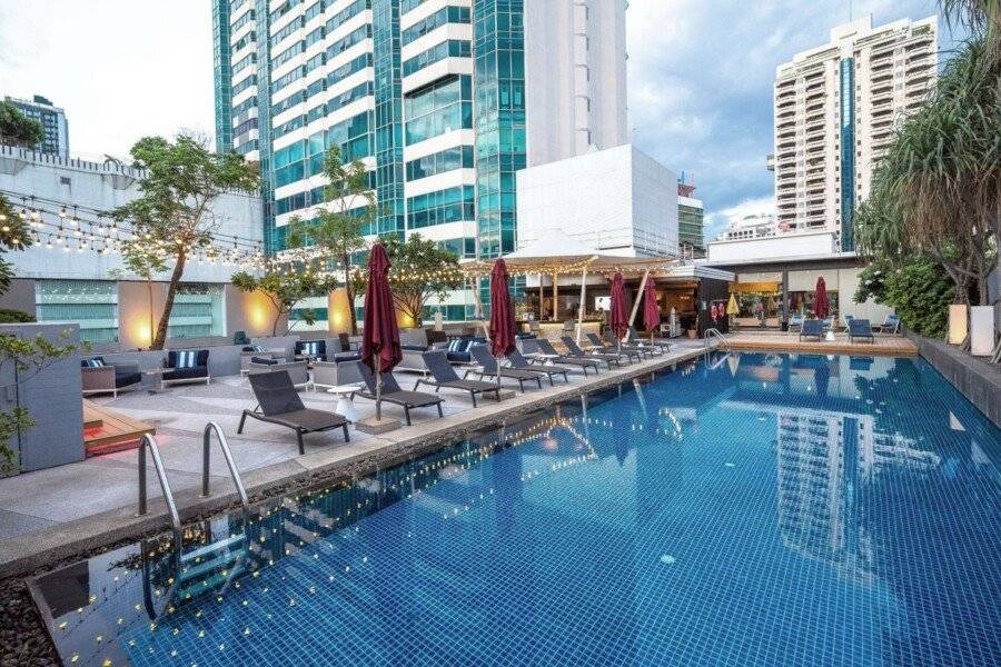 Park Plaza Soi 18 outdoor pool