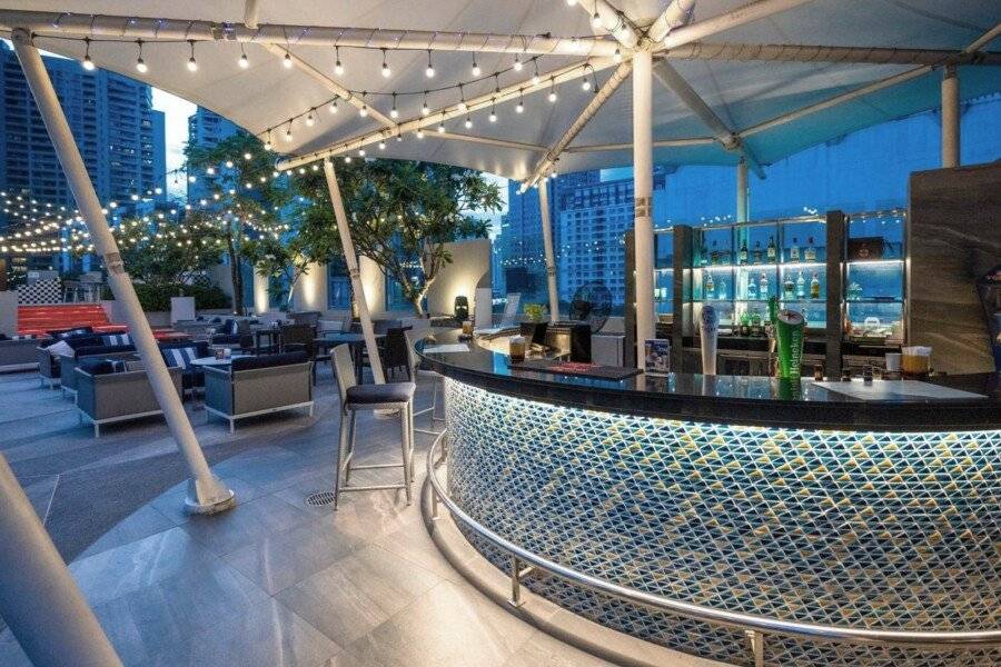 Park Plaza Soi 18 bar