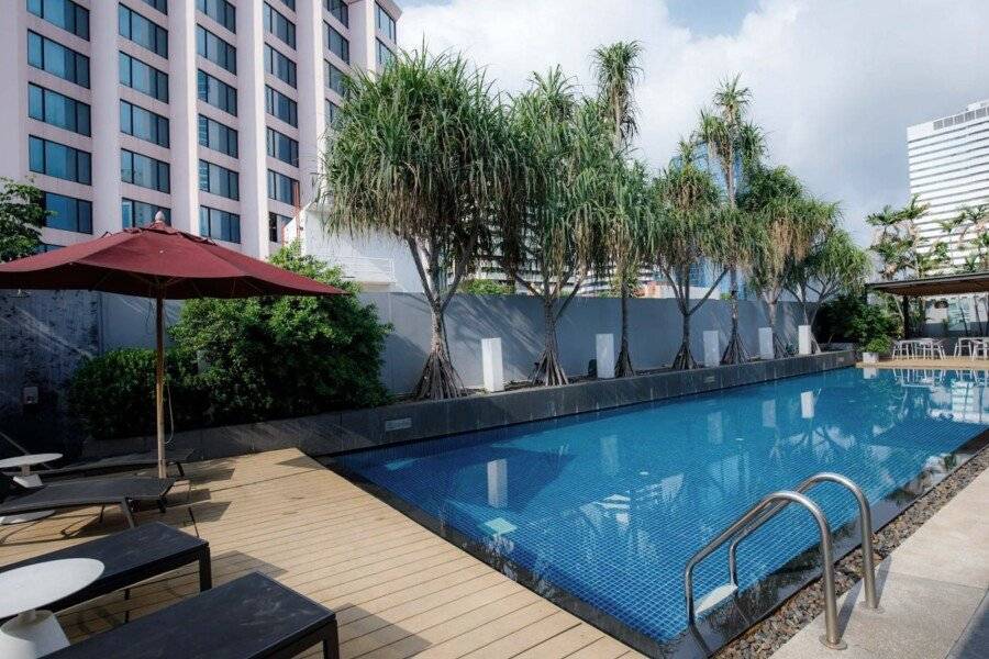 Park Plaza Soi 18 outdoor pool