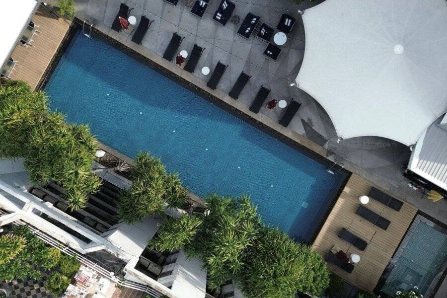 Park Plaza Soi 18 outdoor pool,spa,garden