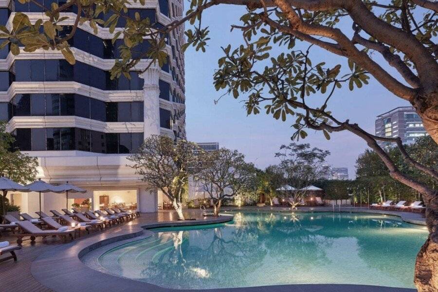 Grand Hyatt Erawan outdoor pool,hotel facade