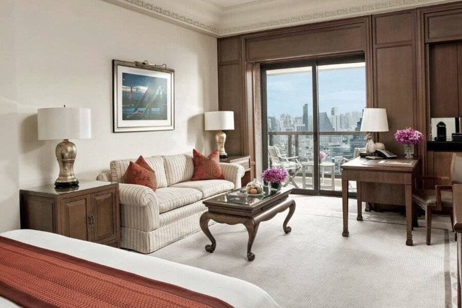 The Peninsula hotel bedroom