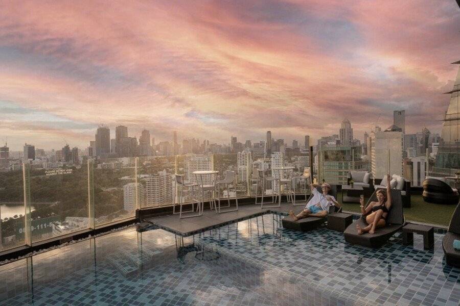 The Continent Hotel Sukhumvit  rooftop pool,ocean view