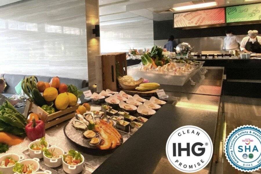 Holiday Inn Sukhumvit, an IHG Hotel restaurant, breakfast