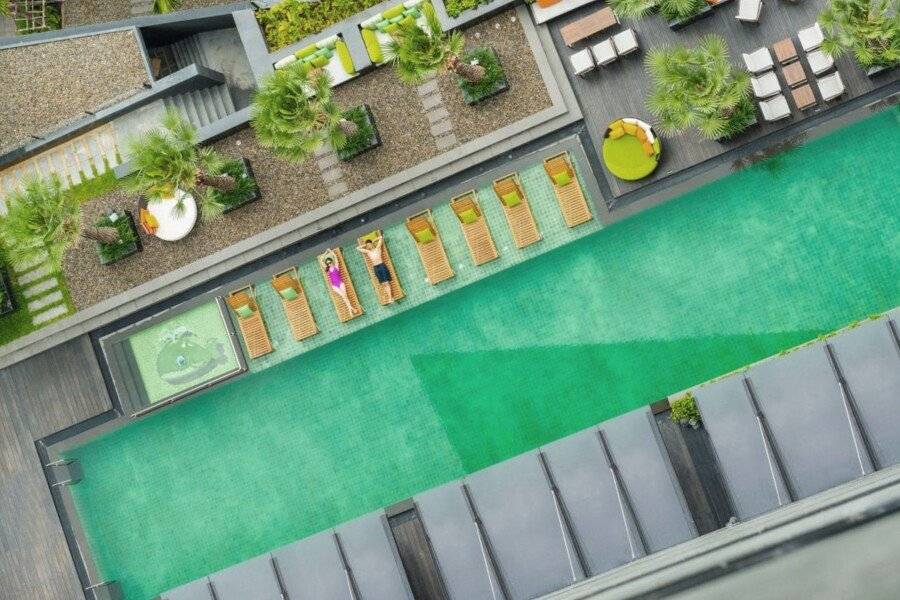 Holiday Inn Sukhumvit, an IHG Hotel outdoor pool,spa,garden