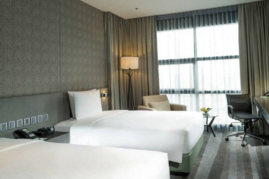 Holiday Inn Sukhumvit, an IHG Hotel hotel bedroom