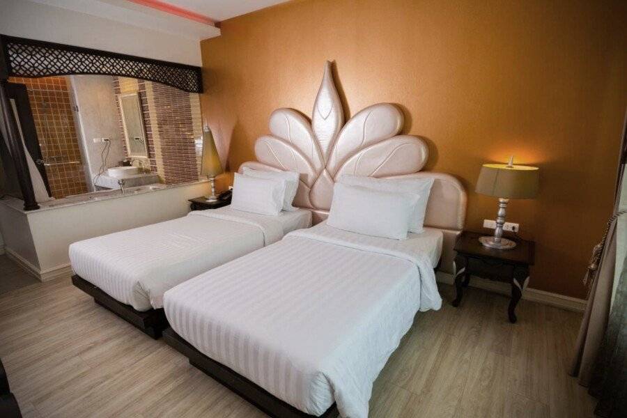 Chillax Resort hotel bedroom