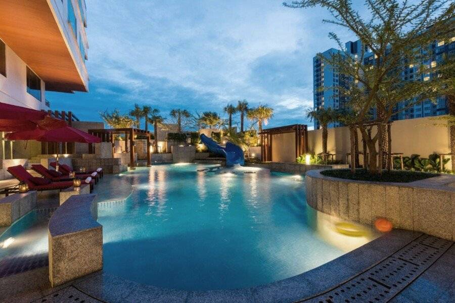 Jasmine Grande Residence outdoor pool