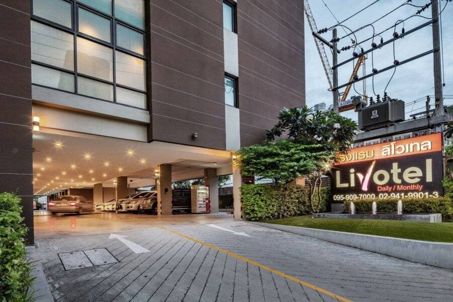 Livotel Hotel Kaset Nawamin ,hotel facade,parking