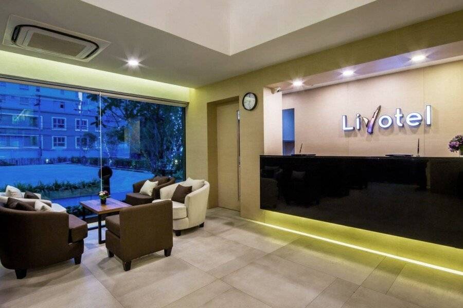 Livotel Hotel Kaset Nawamin lobby,front desk