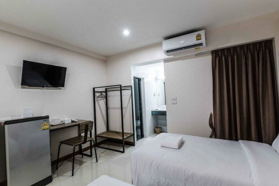 Don Muang Hotel hotel bedroom