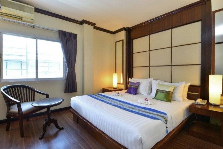 Grand Business Inn hotel bedroom