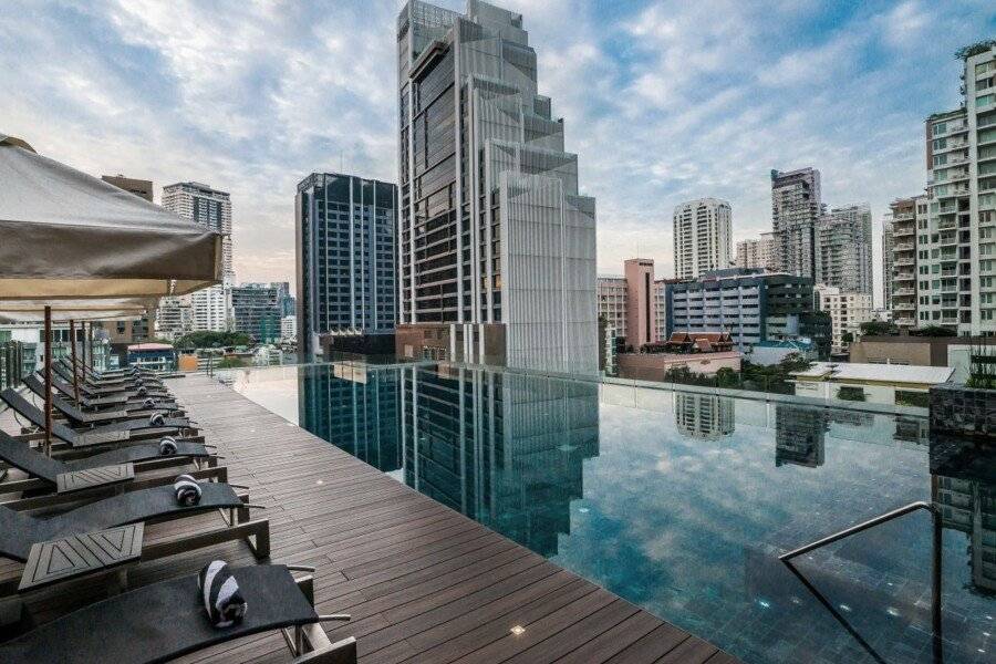 SKYVIEW Hotel - Sukhumvit rooftop pool, infinity pool, outdoor pool, hotel facade, city view