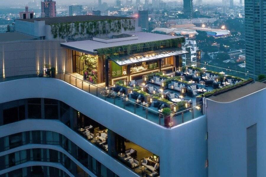 Bangkok Marriott Marquis Queens Park facade, rooftop pool, restaurant, bar