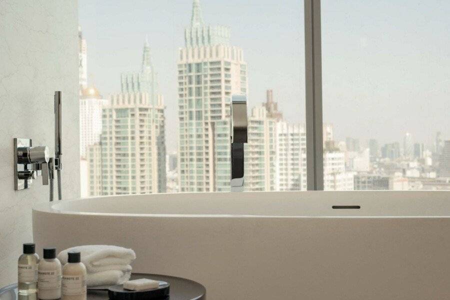 Park Hyatt bathtub,ocean view