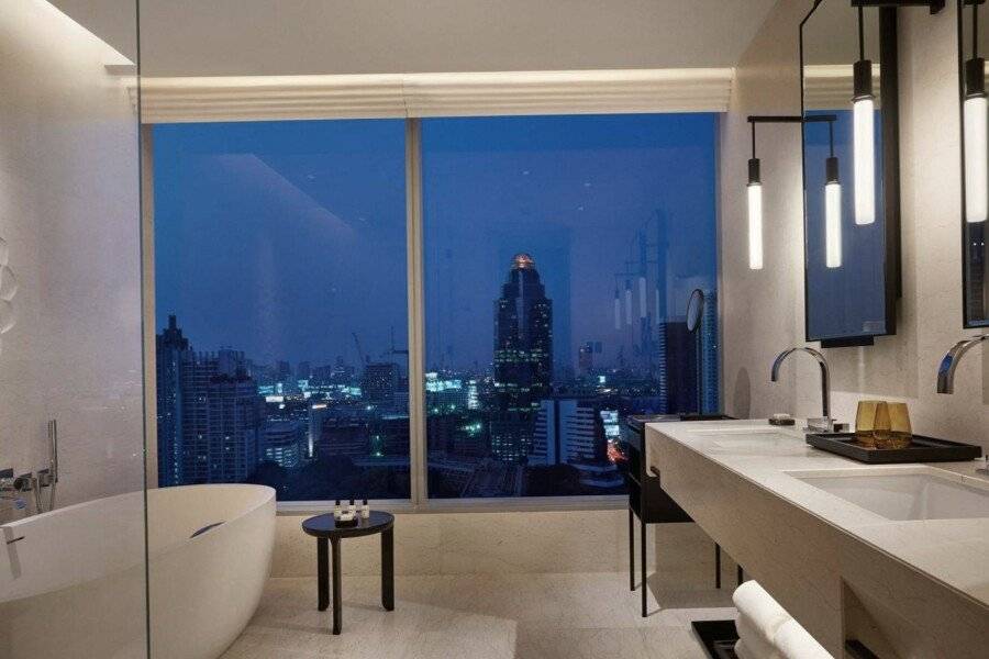 Park Hyatt bathtub,ocean view