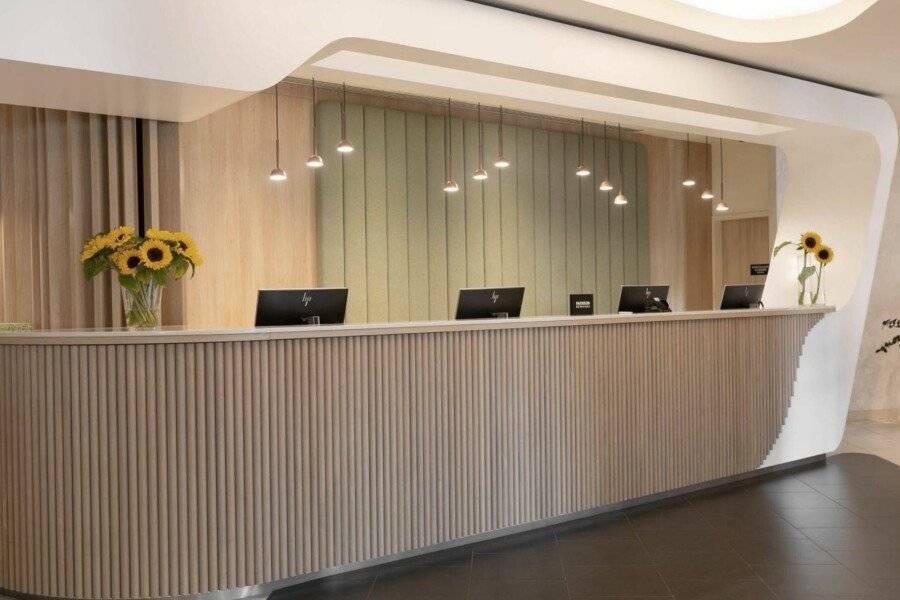 Park Inn by Radisson Krakow lobby,front desk