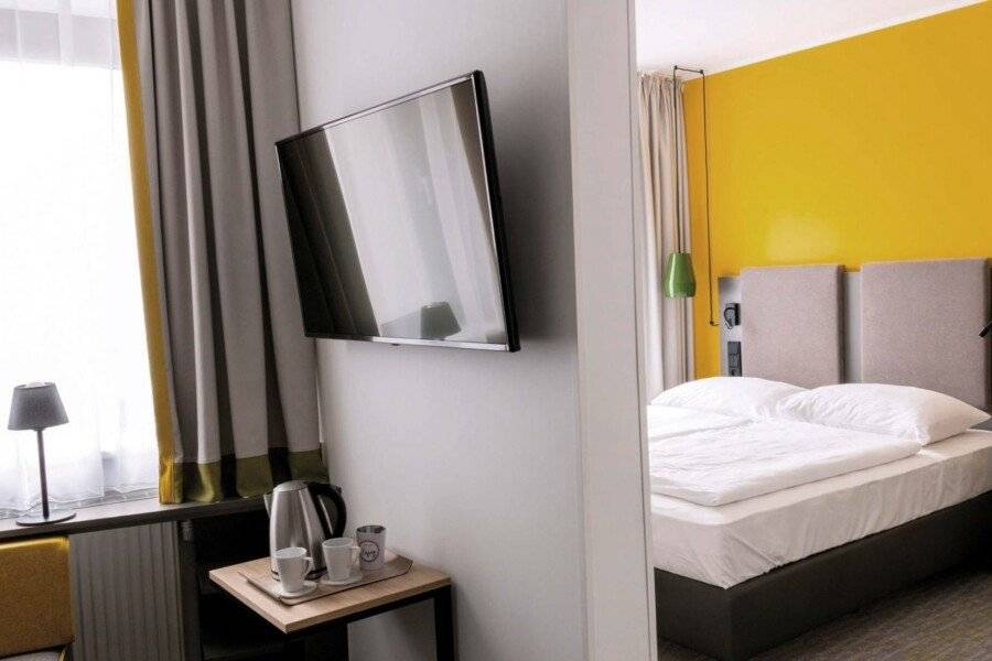 Vienna House Easy by Wyndham Cracow hotel bedroom