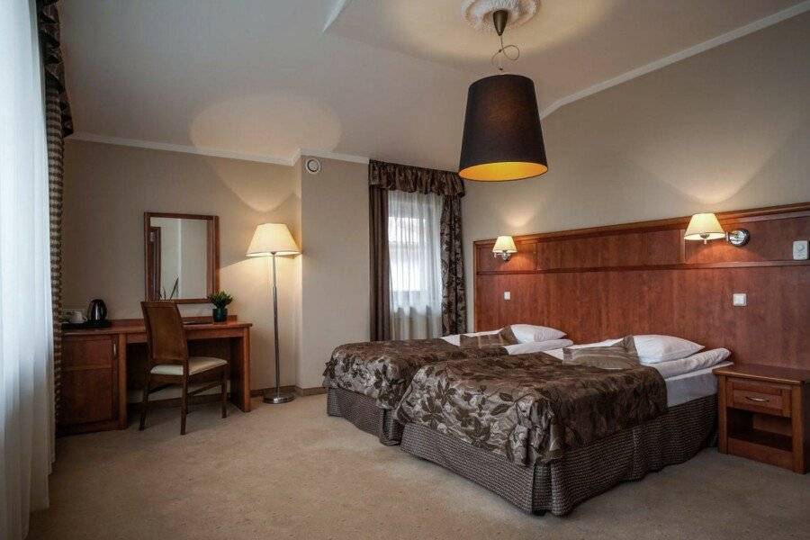 Farmona Hotel Business & SPA hotel bedroom