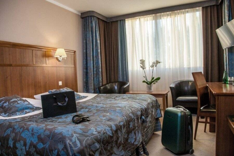 Farmona Hotel Business & SPA hotel bedroom