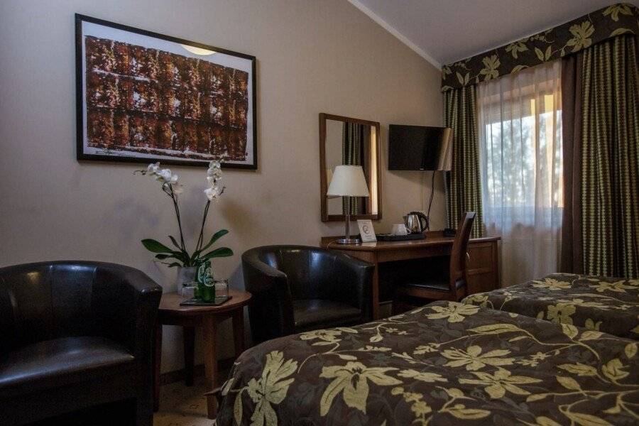 Farmona Hotel Business & SPA hotel bedroom