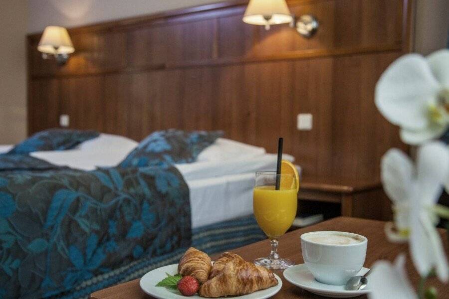 Farmona Hotel Business & SPA hotel bedroom,breakfast