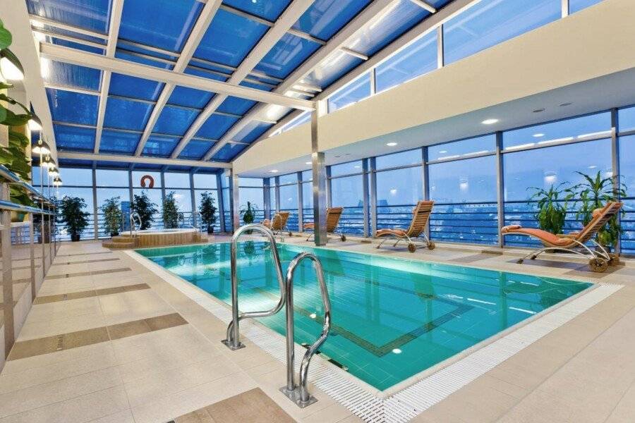 Qubus Hotel indoor pool,spa