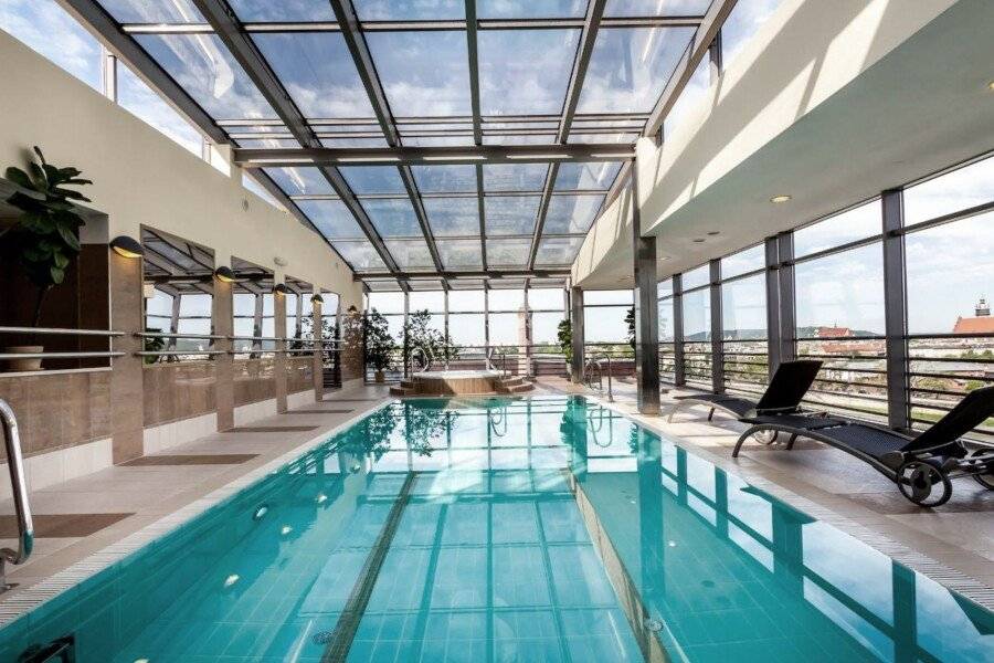 Qubus Hotel indoor pool,spa