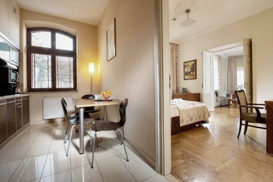 Red Brick Apartments kitchen, hotel bedroom