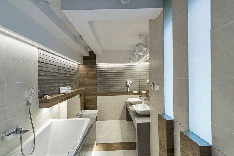 JJ Sport Concept Hotel bathtub, hotel bedroom