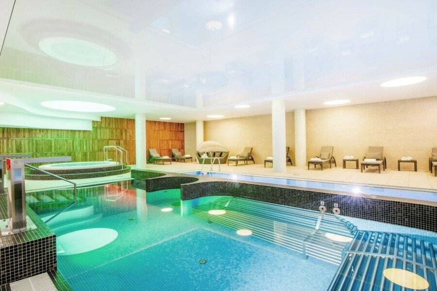 DoubleTree by Hilton Krakow Hotel & Convention Center indoor pool,spa