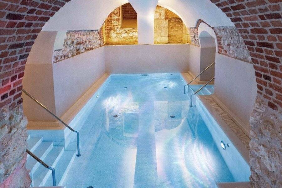 Wyndham Grand Krakow Old Town indoor pool,spa