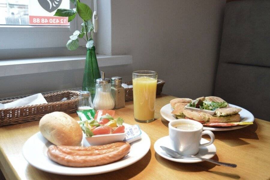 Cracow Central Aparthotel breakfast