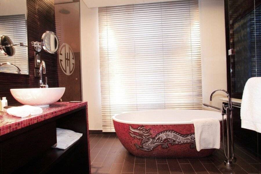 Buddha-Bar Hotel bathtub