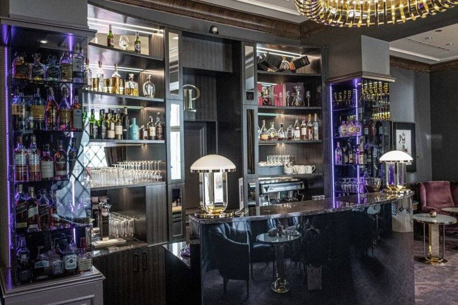 Le Palais Art Hotel bar